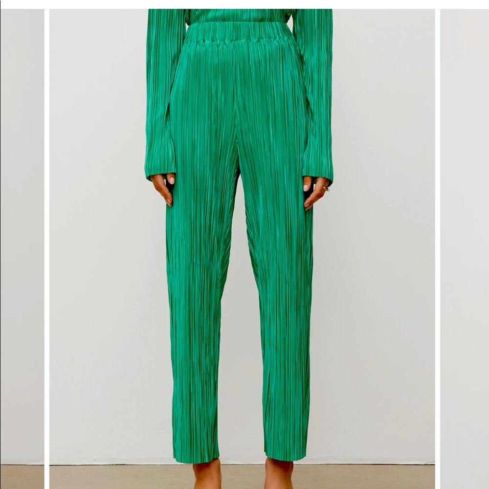 Pleated green ankle pants